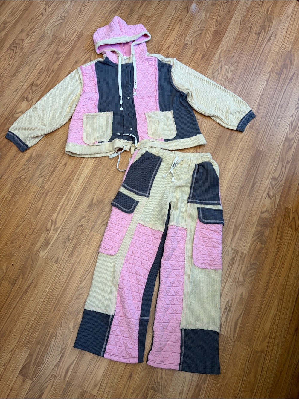POL Hooded Two-Piece Pajama Set in Pink, Cream & Black